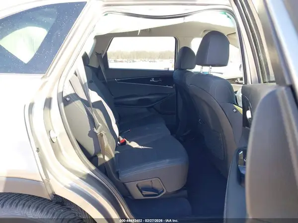 5XYPG4A32KG542675 2019 KIA SORENTO - Image 8