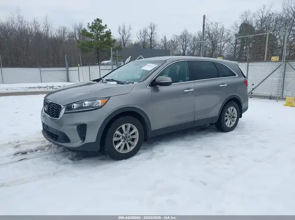5XYPG4A32KG542692 2019 KIA SORENTO - Image 2