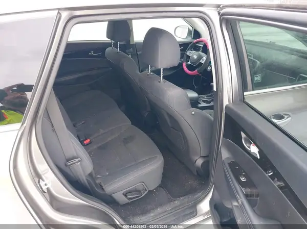5XYPG4A32KG542692 2019 KIA SORENTO - Image 8