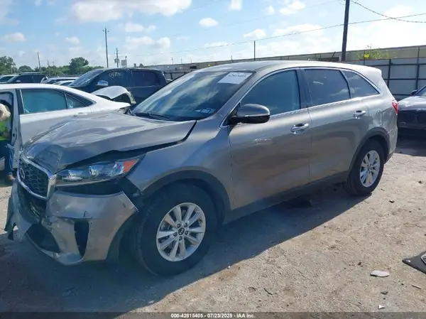 5XYPG4A32KG547178 2019 KIA SORENTO - Image 2
