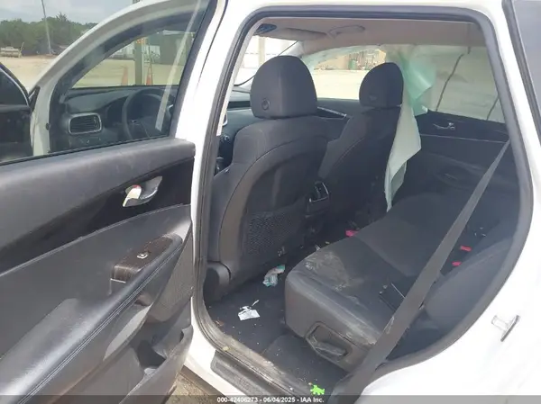 5XYPG4A32KG548220 2019 KIA SORENTO - Image 8