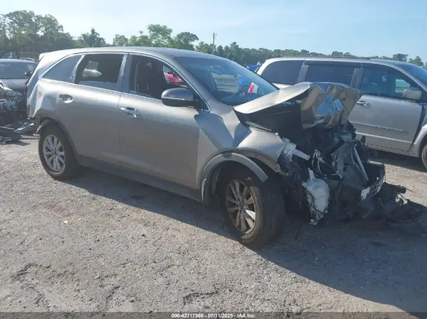 5XYPG4A32KG551103 2019 KIA SORENTO - Image 1