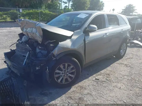 5XYPG4A32KG551103 2019 KIA SORENTO - Image 2
