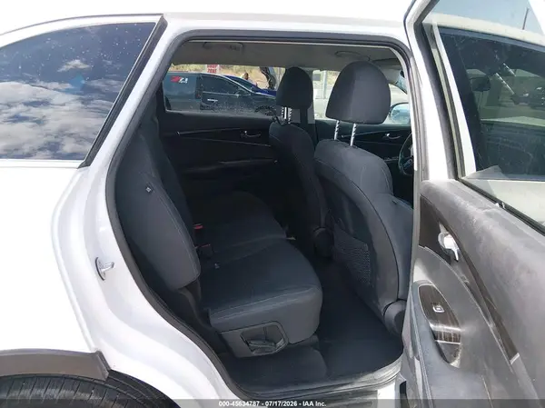 5XYPG4A32KG551196 2019 KIA SORENTO - Image 8