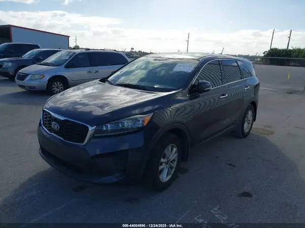 5XYPG4A32KG553238 2019 KIA SORENTO - Image 2