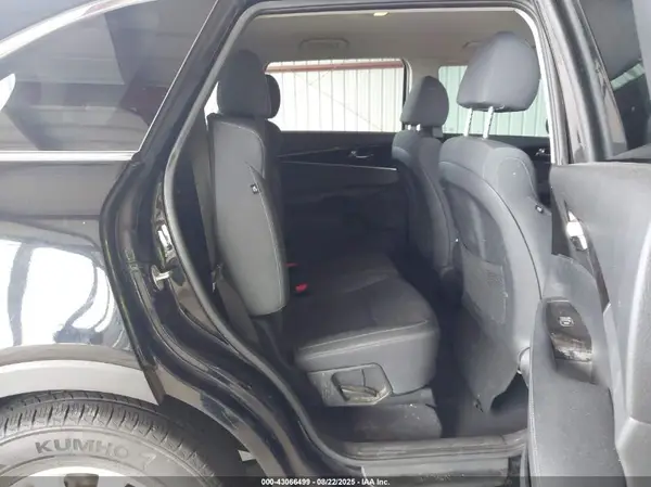 5XYPG4A32KG555104 2019 KIA SORENTO - Image 8