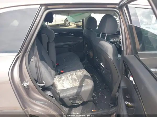 5XYPG4A32KG560125 2019 KIA SORENTO - Image 8