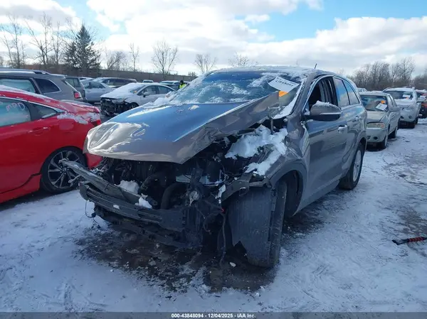 5XYPG4A32KG561789 2019 KIA SORENTO - Image 2