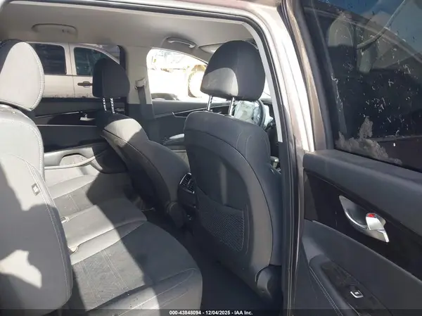 5XYPG4A32KG561789 2019 KIA SORENTO - Image 8