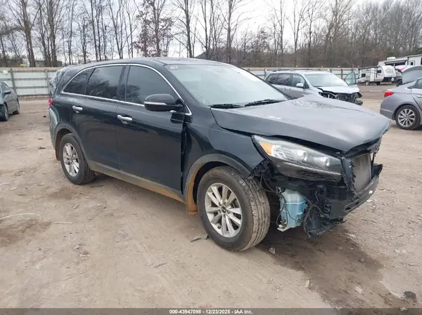5XYPG4A32KG563008 2019 KIA SORENTO - Image 1