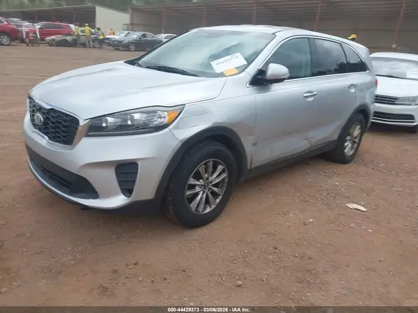 5XYPG4A32KG563218 2019 KIA SORENTO - Image 2