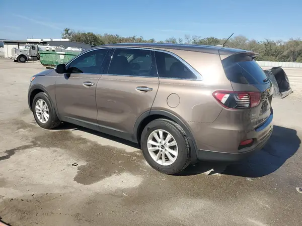 5XYPG4A32KG563378 2019 KIA SORENTO - Image 2