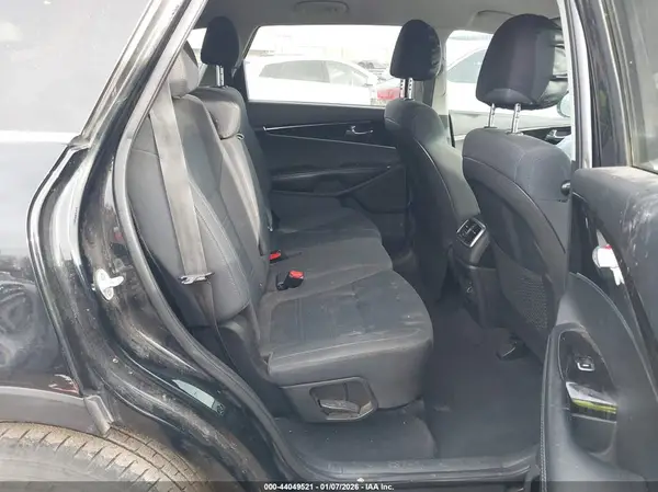 5XYPG4A32KG564062 2019 KIA SORENTO - Image 8