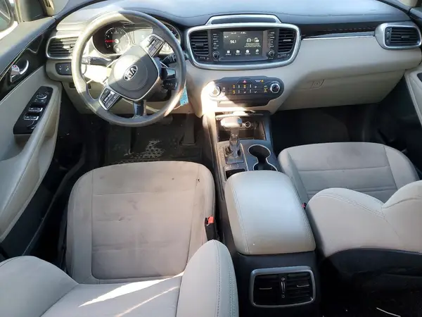 5XYPG4A32KG564093 2019 KIA SORENTO - Image 8