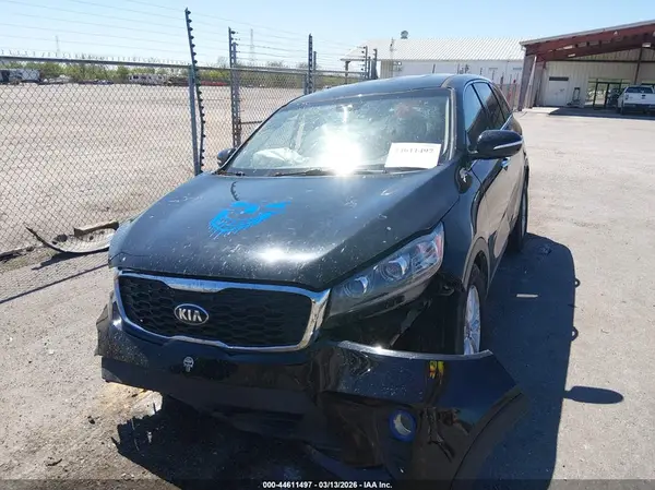 5XYPG4A32KG565745 2019 KIA SORENTO - Image 2