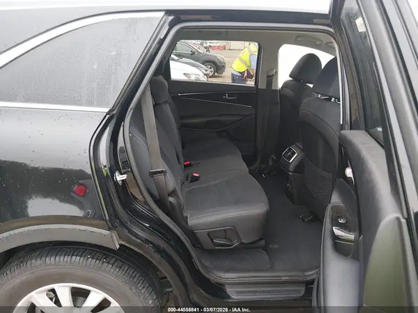 5XYPG4A32KG567530 2019 KIA SORENTO - Image 8