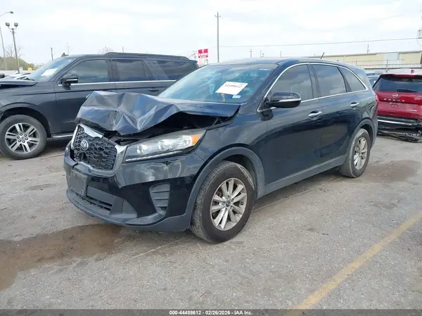 5XYPG4A32KG568161 2019 KIA SORENTO - Image 2
