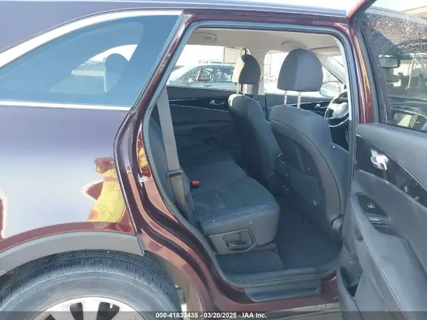 5XYPG4A32KG568841 2019 KIA SORENTO - Image 8