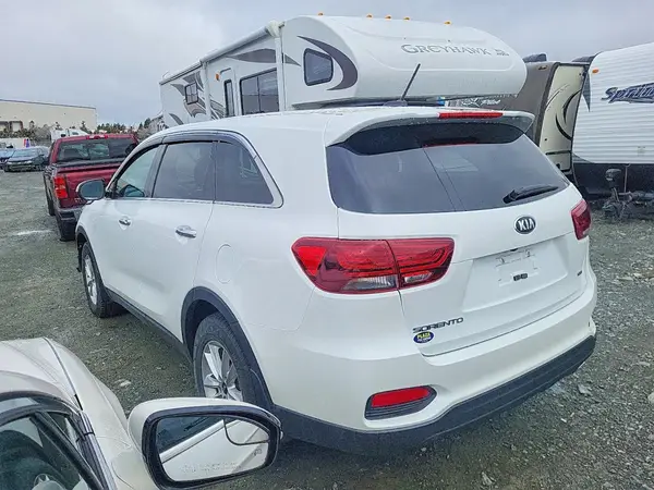 5XYPG4A32KG570847 2019 KIA SORENTO - Image 2