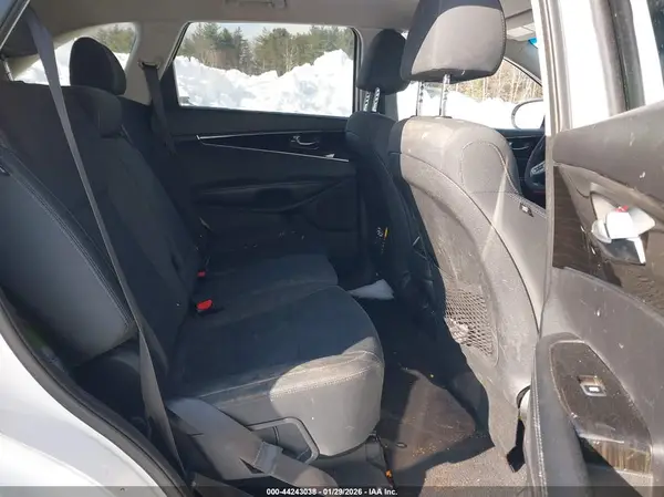 5XYPG4A32KG574204 2019 KIA SORENTO - Image 8