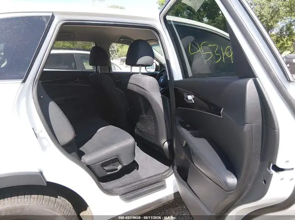 5XYPG4A32KG576275 2019 KIA SORENTO - Image 8