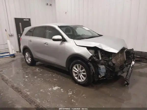 5XYPG4A32KG578463 2019 KIA SORENTO - Image 1