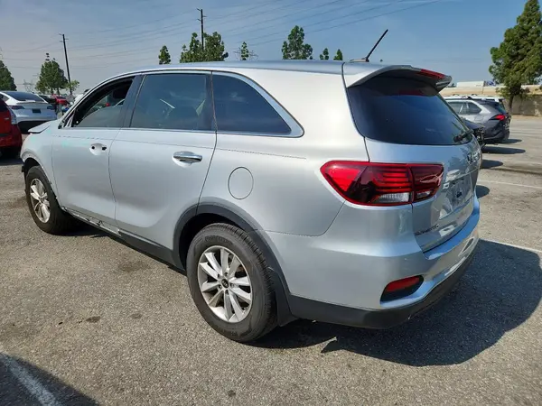 5XYPG4A32KG581489 2019 KIA SORENTO - Image 2