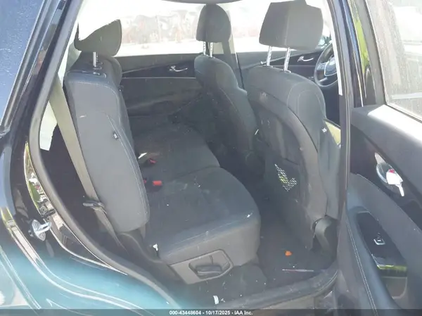 5XYPG4A32KG583033 2019 KIA SORENTO - Image 8