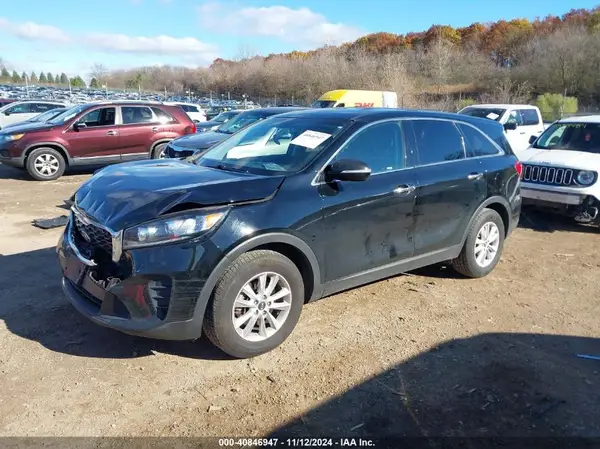 5XYPG4A32KG585879 2019 KIA SORENTO - Image 2