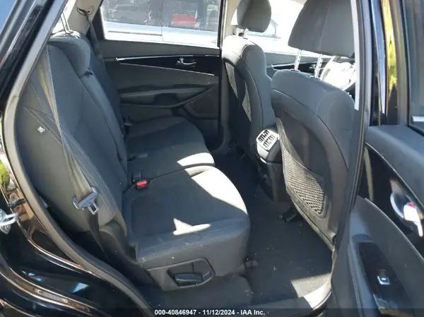 5XYPG4A32KG585879 2019 KIA SORENTO - Image 8