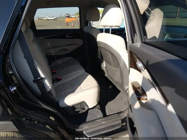 5XYPG4A32KG596543 2019 KIA SORENTO - Image 8