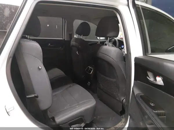 5XYPG4A32KG611767 2019 KIA SORENTO - Image 8