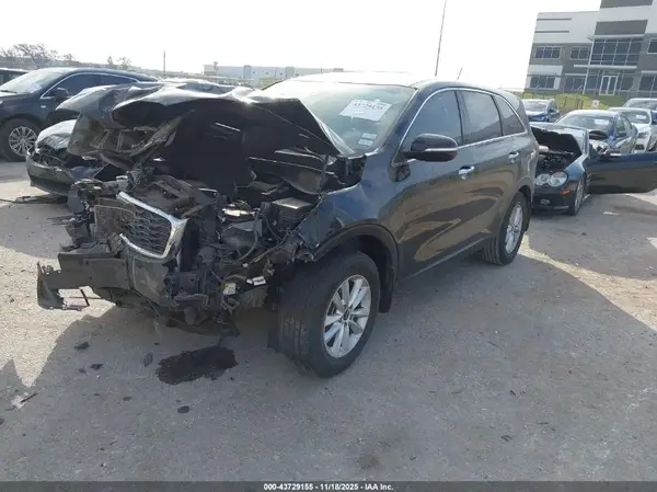 5XYPG4A32LG684056 2020 KIA SORENTO - Image 2