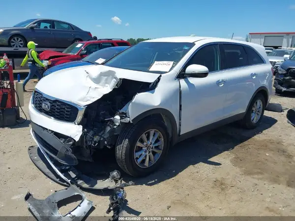 5XYPG4A32LG686101 2020 KIA SORENTO - Image 2