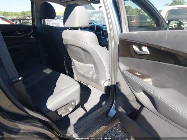 5XYPG4A32LG709280 2020 KIA SORENTO - Image 8