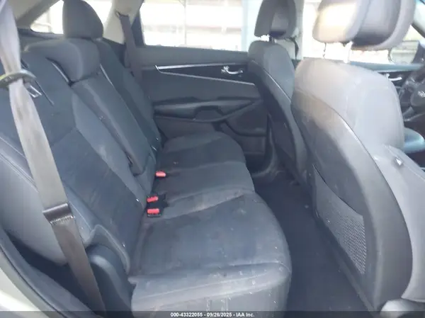 5XYPG4A33GG027935 2016 KIA SORENTO - Image 8
