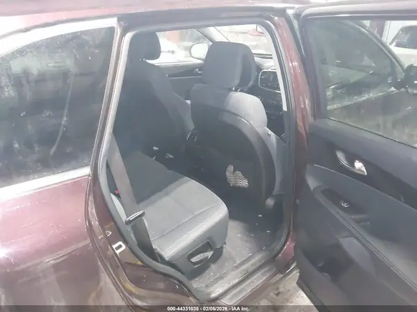 5XYPG4A33GG054701 2016 KIA SORENTO - Image 8