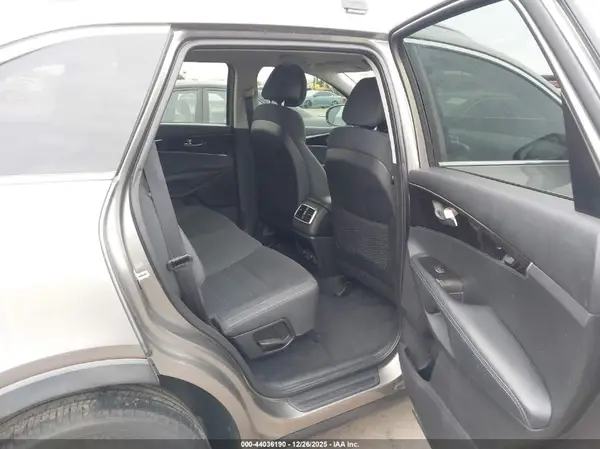 5XYPG4A33GG138193 2016 KIA SORENTO - Image 8