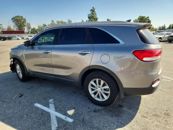 5XYPG4A33HG193096 2017 KIA SORENTO - Image 2