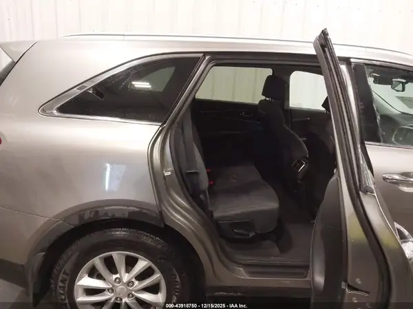 5XYPG4A33HG193194 2017 KIA SORENTO - Image 8