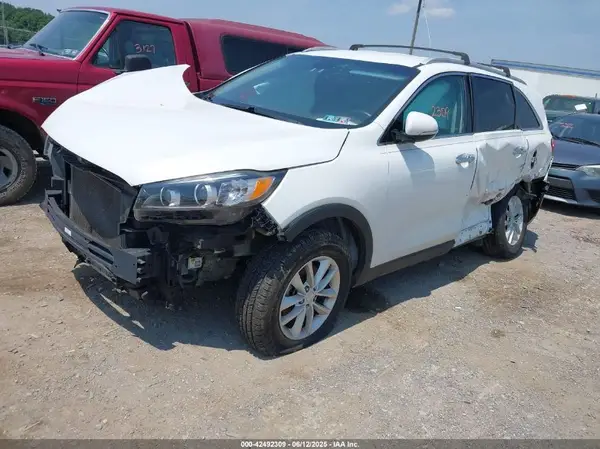 5XYPG4A33HG212651 2017 KIA SORENTO - Image 2