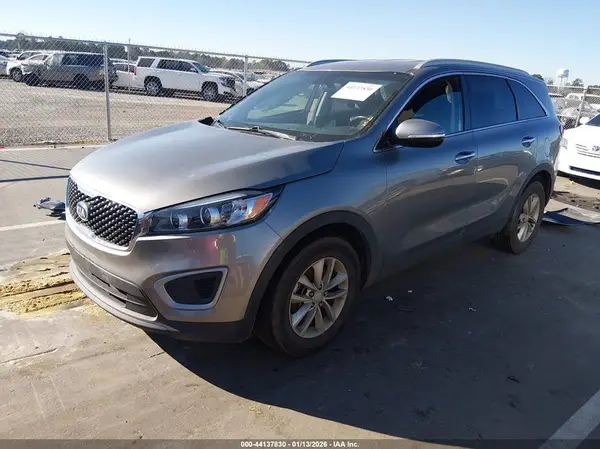 5XYPG4A33HG216876 2017 KIA SORENTO - Image 2