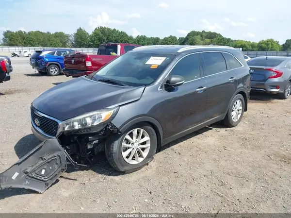 5XYPG4A33HG218496 2017 KIA SORENTO - Image 2