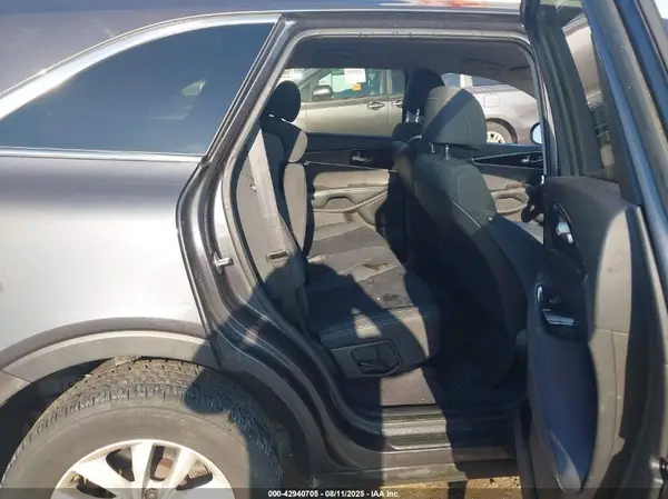 5XYPG4A33HG218496 2017 KIA SORENTO - Image 8