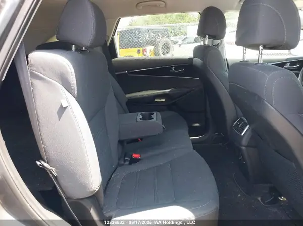 5XYPG4A33HG254916 2017 KIA SORENTO - Image 8