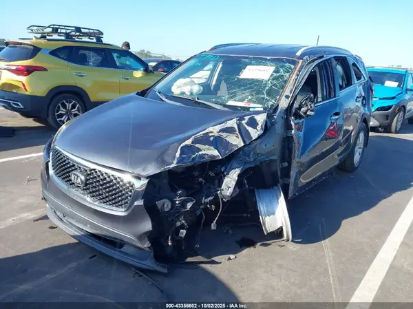 5XYPG4A33HG258206 2017 KIA SORENTO - Image 2
