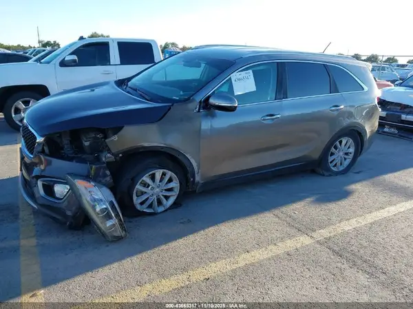 5XYPG4A33HG261882 2017 KIA SORENTO - Image 2