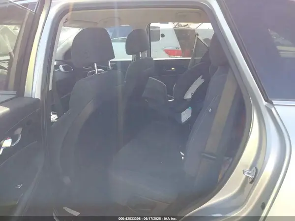 5XYPG4A33HG262966 2017 KIA SORENTO - Image 8