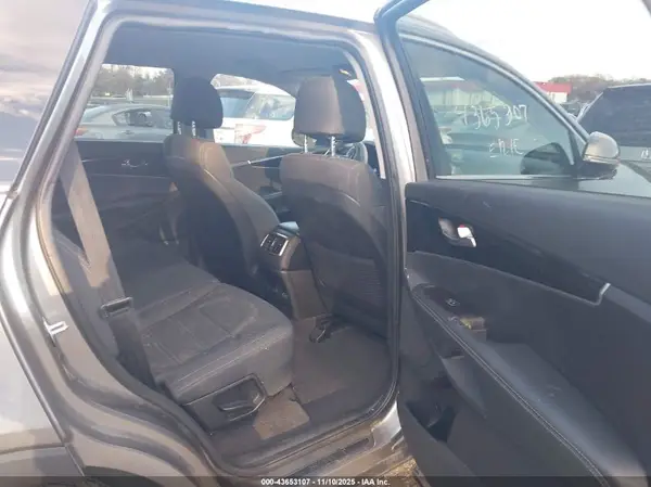 5XYPG4A33HG264698 2017 KIA SORENTO - Image 8