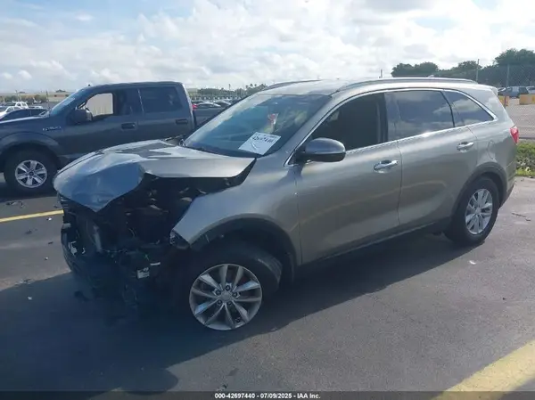 5XYPG4A33HG267505 2017 KIA SORENTO - Image 2